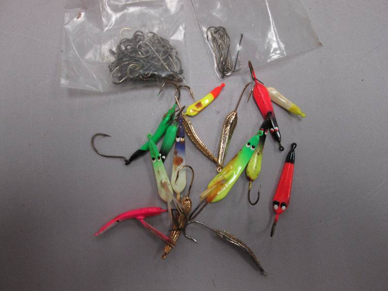 lot 211 image: Assorted lures & hooks...