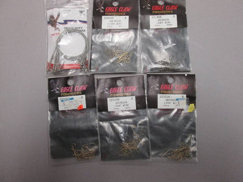lot 216 image: Assorted hooks & leaders...