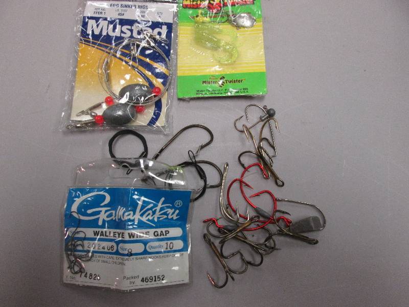 lot 217 image: Assorted hooks & tackle...