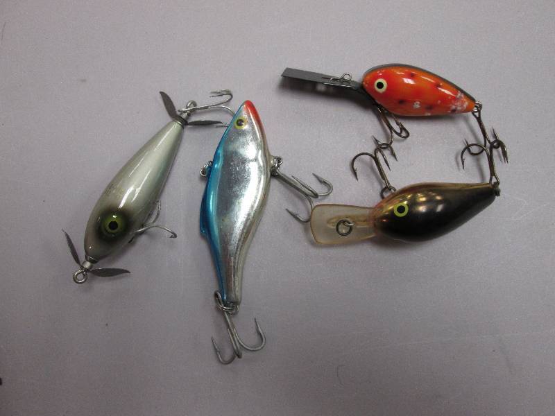 lot 218 image: Assorted lures...