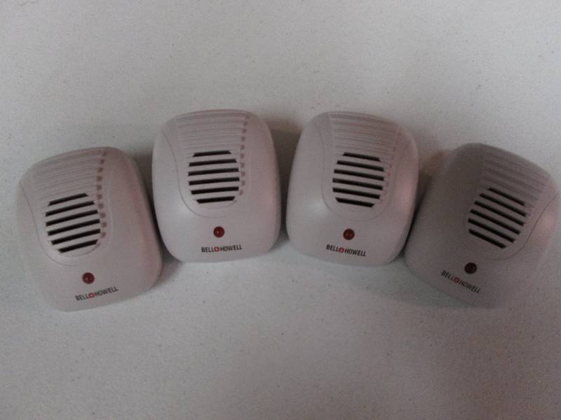 lot 224 image: Lot of 4 Bell & Howell direct plug ...
