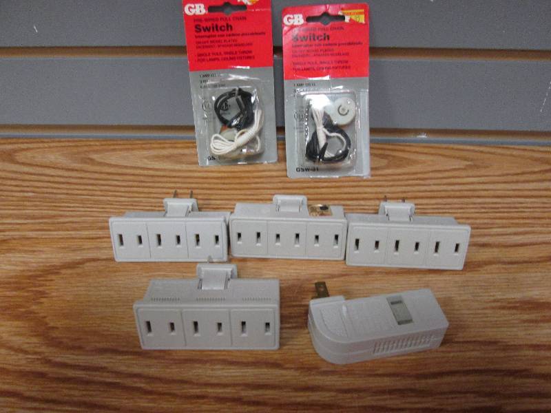 lot 235 image: Lot of 5 multioutlet plugs , 2 pre-...