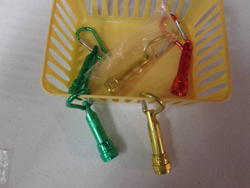 lot 251 image: Lot of 5 keychains flashlights...