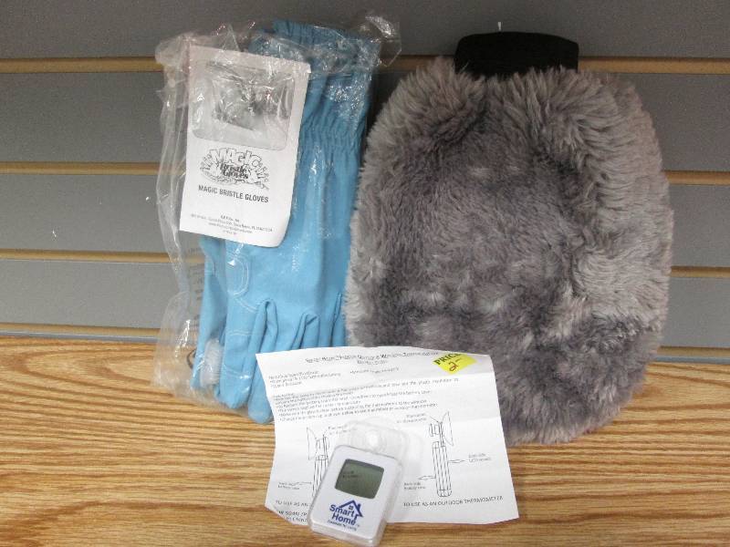 lot 265 image: Magic Bristles gloves, dusting mitt...