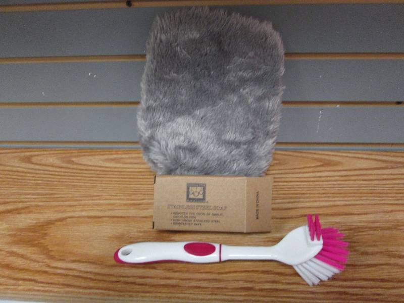lot 266 image: Dusting mitt, Utility brush , Stain...