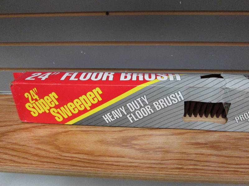 lot 290 image: 24 Super Sweeper HD floor brush...