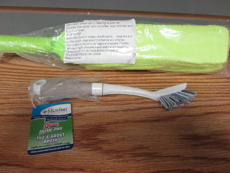 lot 291 image: Jumbo Blind Cleaning Duster Set, Ti...