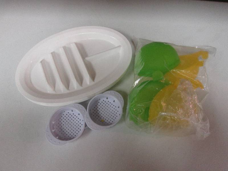 lot 303 image: Set of 4 microwavable grill plates,...