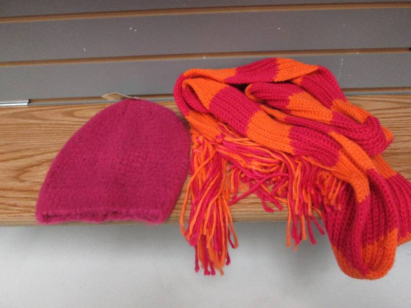 lot 307 image: Pink hat Retail $24 & pinkorange k...