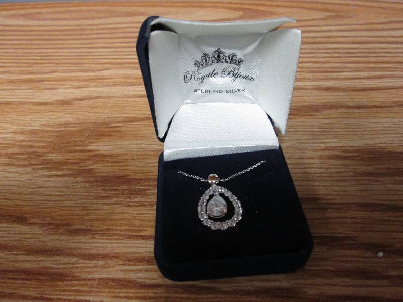 lot 1 image: Royale Biijoux sterling silver nec...