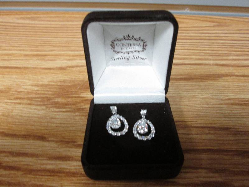 lot 2 image: Contessa Di Capri sterling silver e...