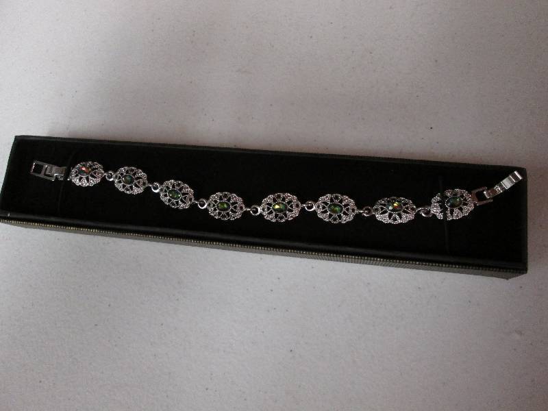 lot 11 image: Multicolored stone clasp silver bra...