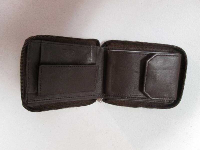 lot 33 image: Brown leather bi-fold zipper wallet...