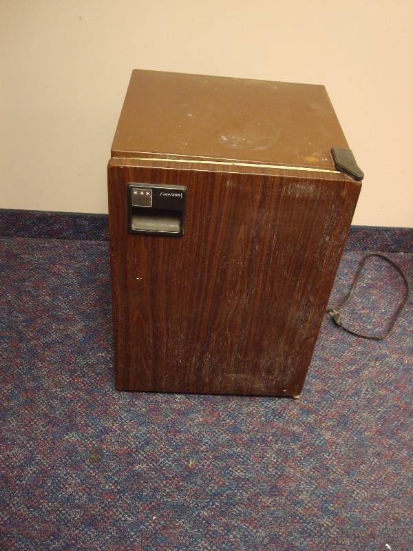 lot 6 image: Old Mini Fridge Has Wear. Works...