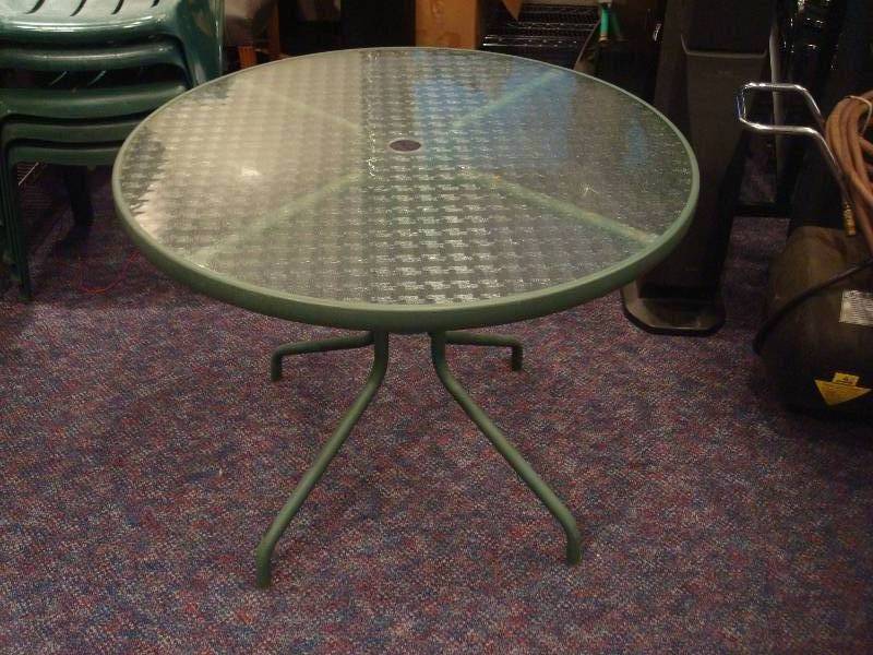 lot 15 image: Small Patio Table....