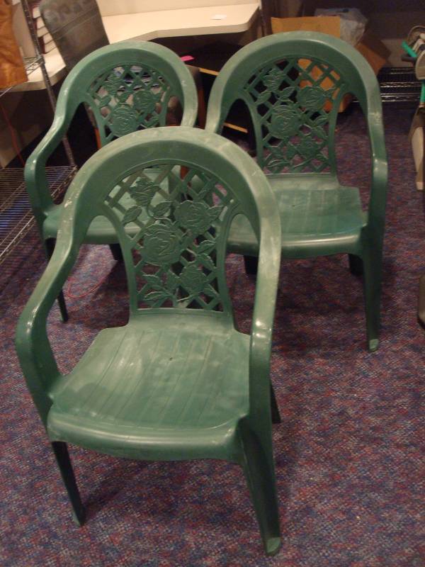 lot 16 image: Lot Of 3 Plastic Patio Chairs....