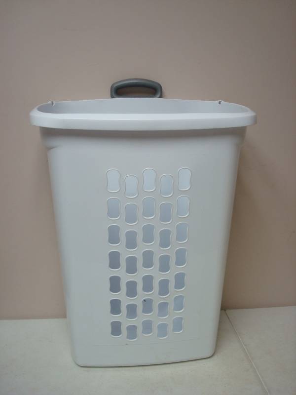 lot 28 image: Rolling Plastic Laundry Basket With Handle....