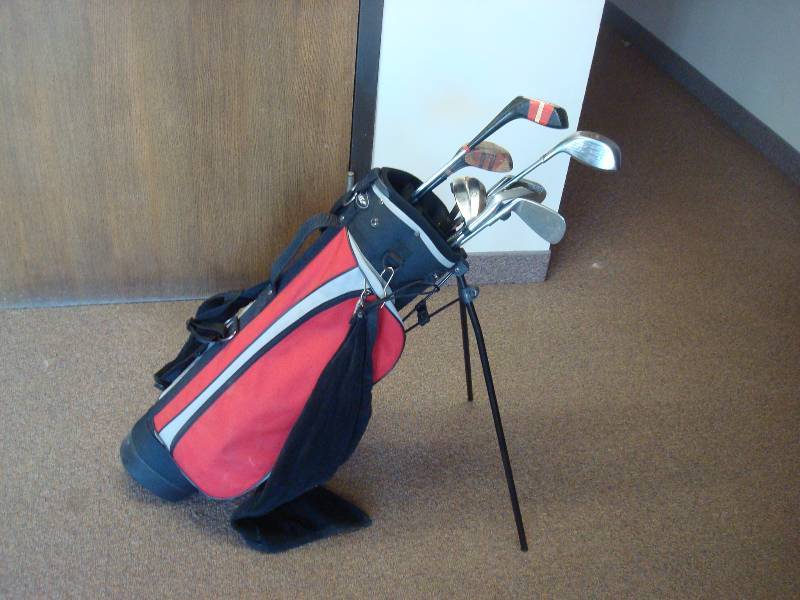 lot 38 image: Set Of Junior Golf Clubs....