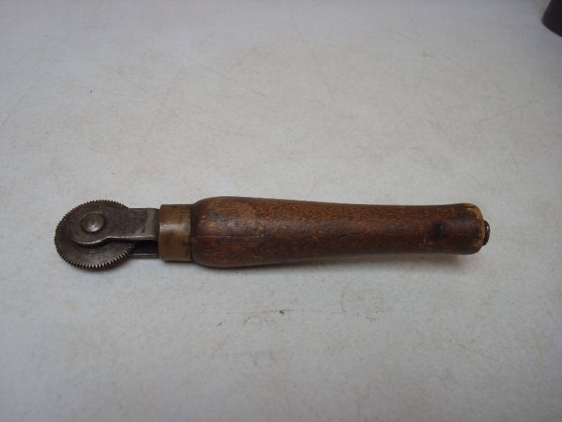 lot 46 image: Vintage Bowes Seal Fast Tool...