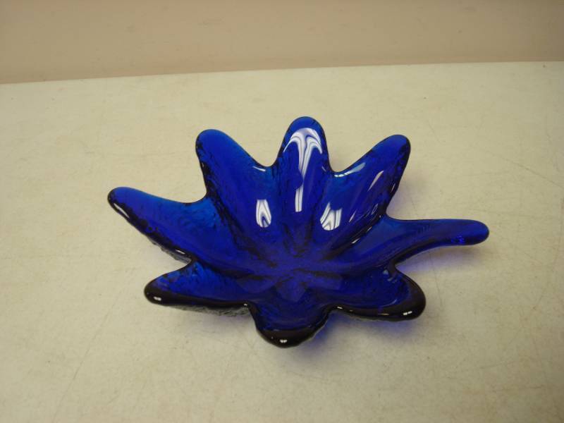 lot 56 image: Blenko&nbspBlue Art Glass Dish....