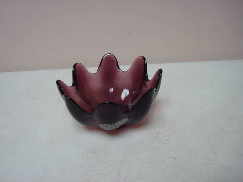 lot 57 image: Blenko Purple Art Glass Dish....