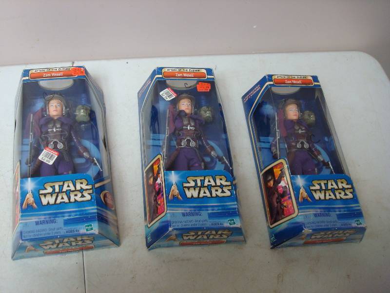 lot 72 image: Lot of Three Large Star Wars Action Figures....