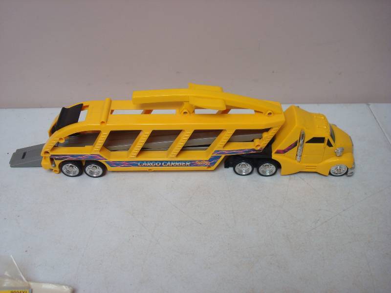 lot 79 image: Hot Wheels Car Carrier...