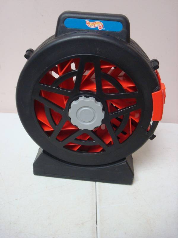 lot 85 image: Hot Wheels Wheel Car Case...