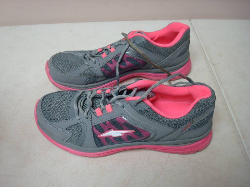 lot 120 image: Pair Of Womens AVIA Running Shoes, SIze ...
