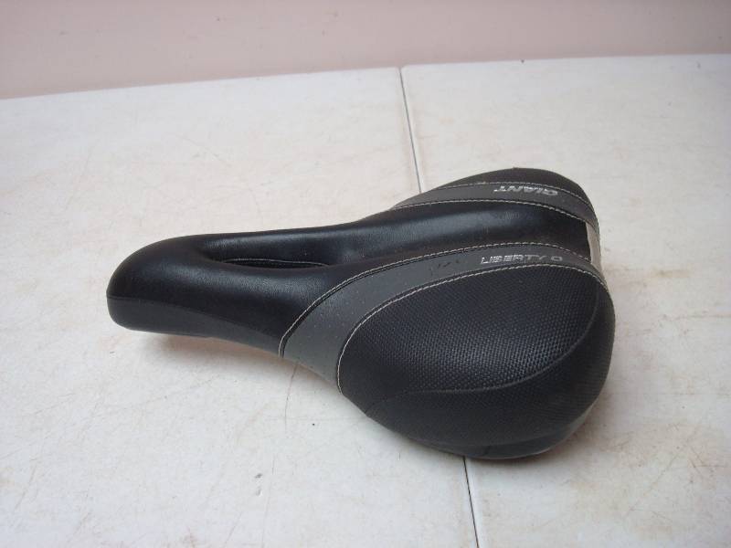 lot 130 image: Giant Liberty Bike Seat, Small Tear...