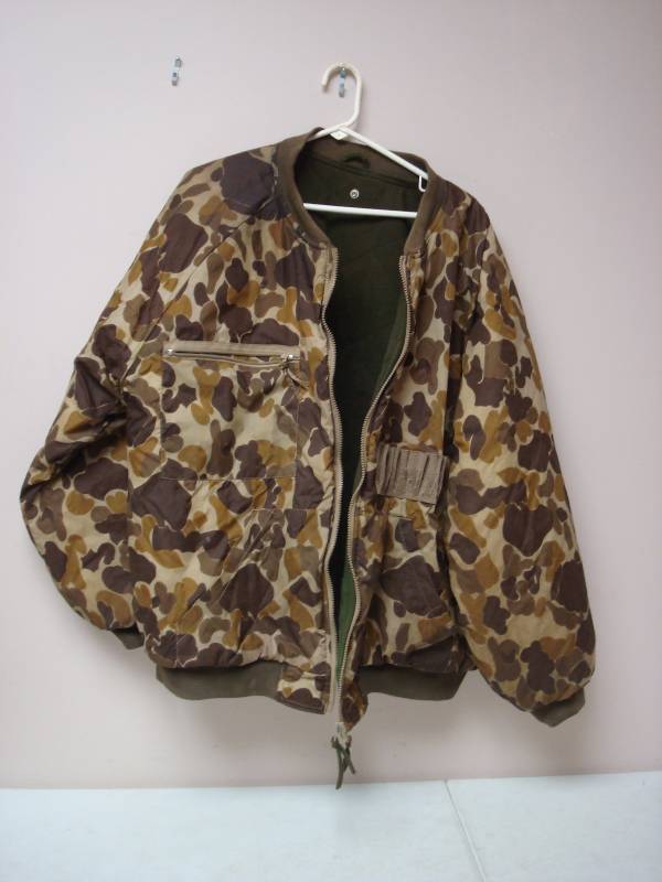 lot 132 image: Reversible Camo Jacket, Size 2XL...