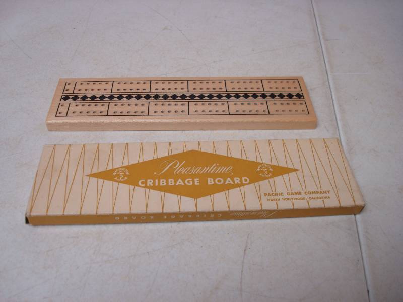 lot 148 image: Vintage Pleasantine&nbspCribbage Board...