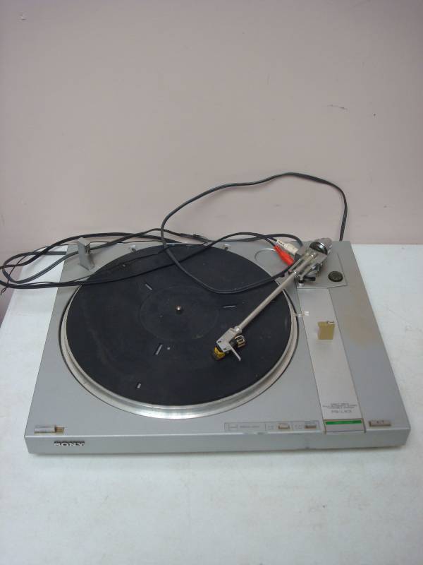 lot 152 image: Sony PS-LX3 Turn Table Player, Powers Up And ...