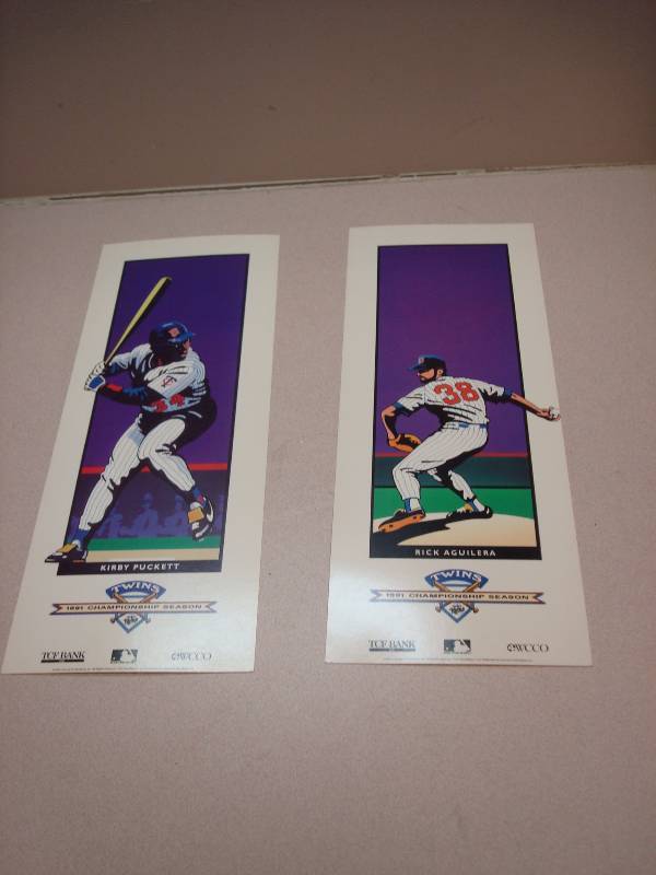 lot 179 image: Pair Of Vintage 1991 Minnesota Twins Large Ca...