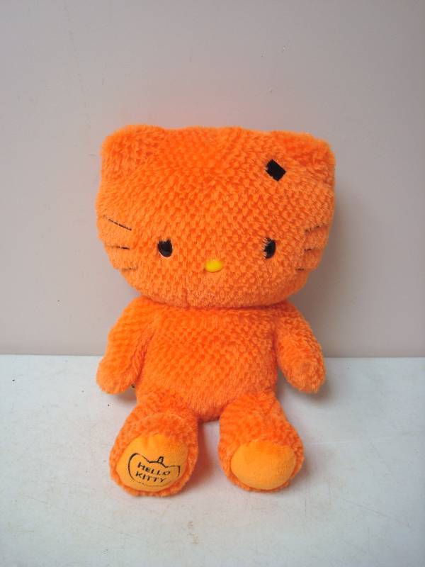 lot 193 image: Hello Kitty Build A Bear, Voice Song Box Is F...