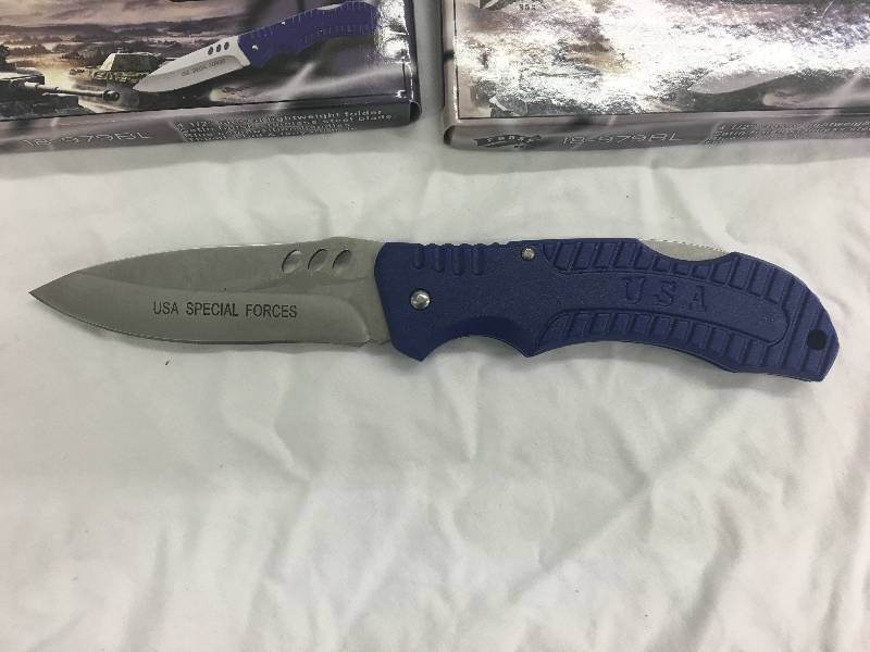 9 true blue 2 knifes