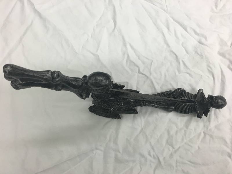 skull and bones knife with stand