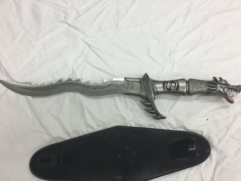 Dragon dagger with stand