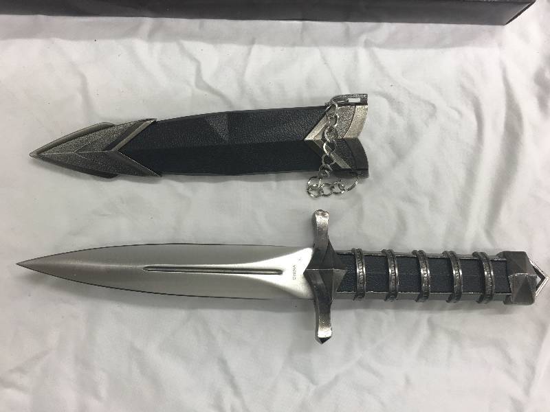 knife with sheath