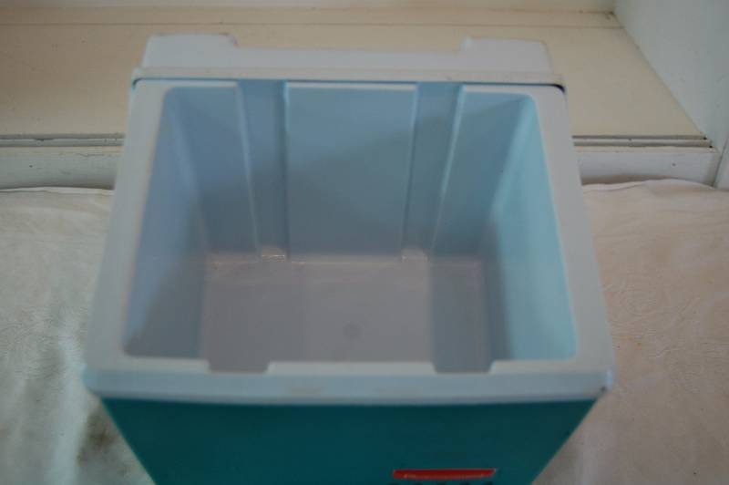 Rubbermaid Cooler