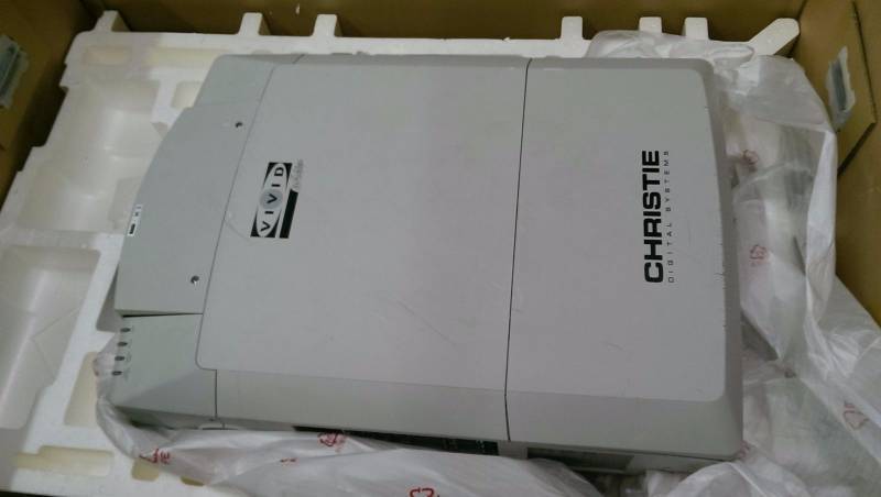 lot 6 image: Christie Digital Systems Vivid White Projector 38-VIV401-01 LCD Projector