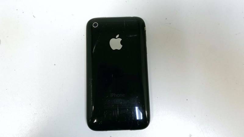 lot 32 image: Apple iPhone 3G 8GB AT&T A1241