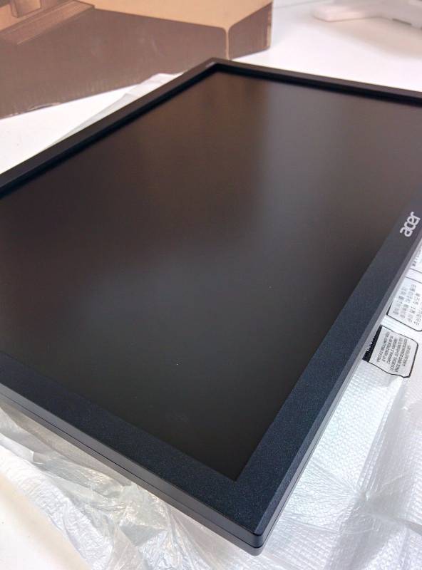 lot 38 image: New Open Box Acer V196WL-bd 19 LED Monitor