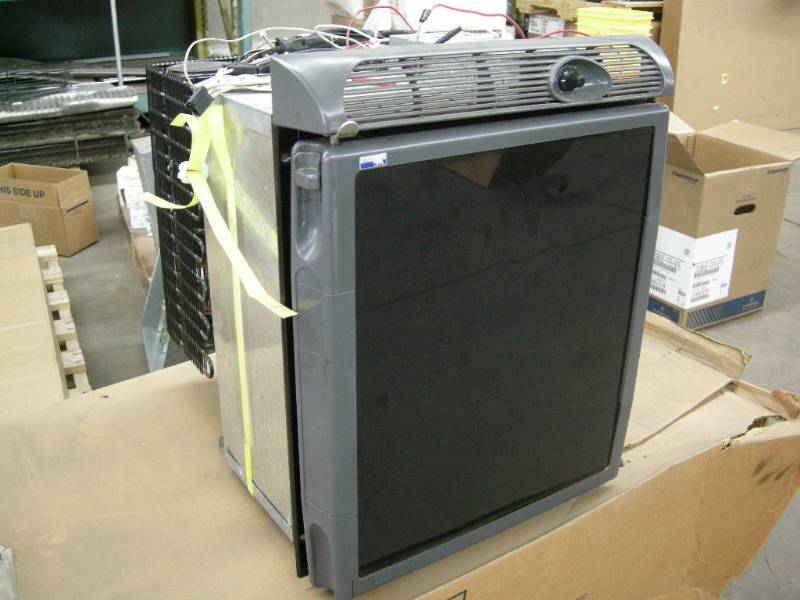 lot 18 image: Norcold RV Refrigerator