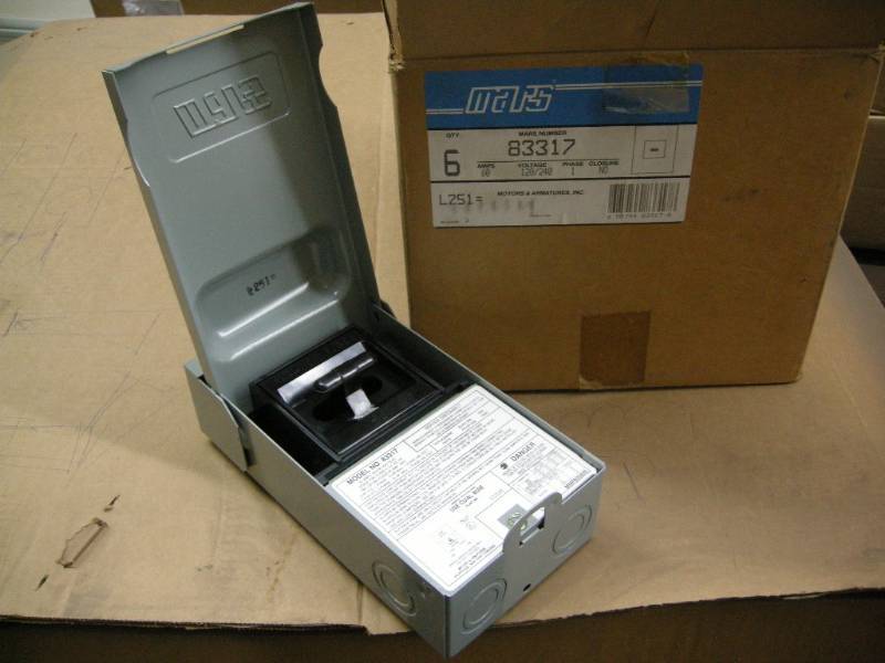 lot 19 image: Box of Fused 60Amp Disconnects
