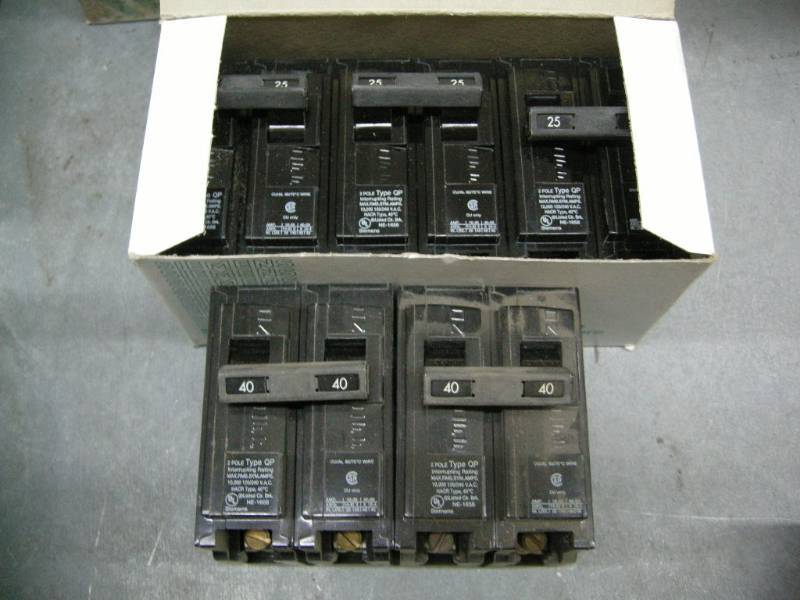lot 59 image: 40 & 25 Amp Circuit Breakers