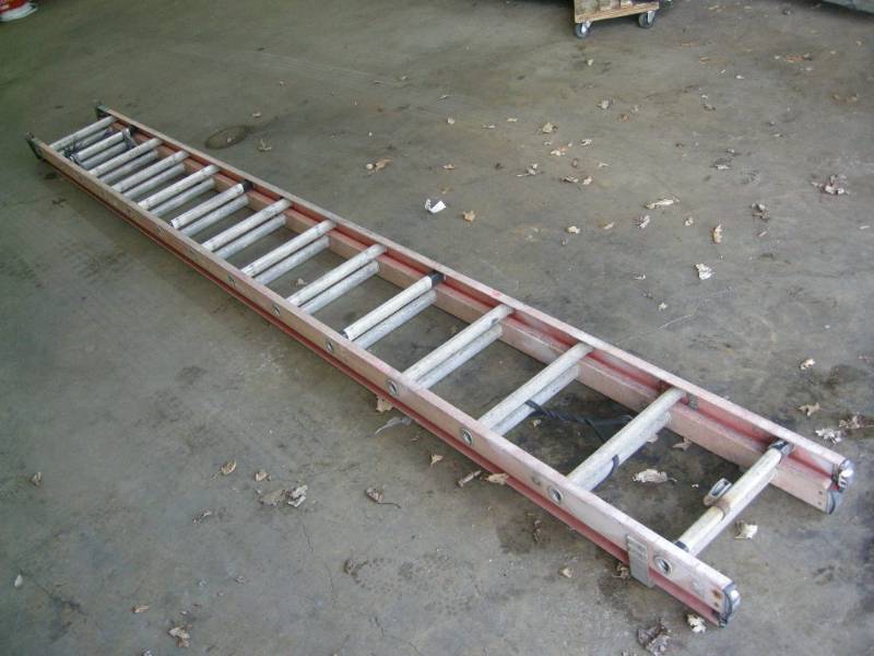 lot 78 image: 26ft Fiberglass Extension Ladder