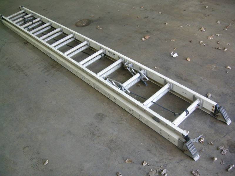 lot 79 image: Werner 24ft Fiberglass Extension Ladder