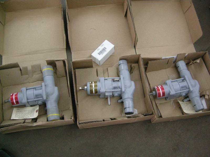 lot 87 image: 3 Parker Flo-Con Inlet Pressure Regulators