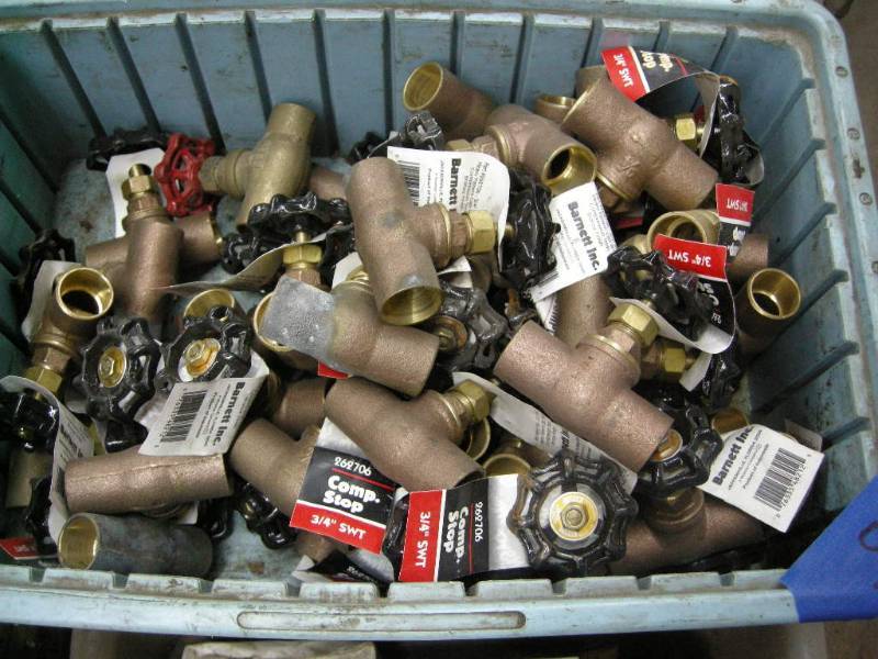 lot 95 image: Brass 34 Gate Valves